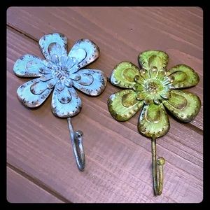 Metal flower wall hangers